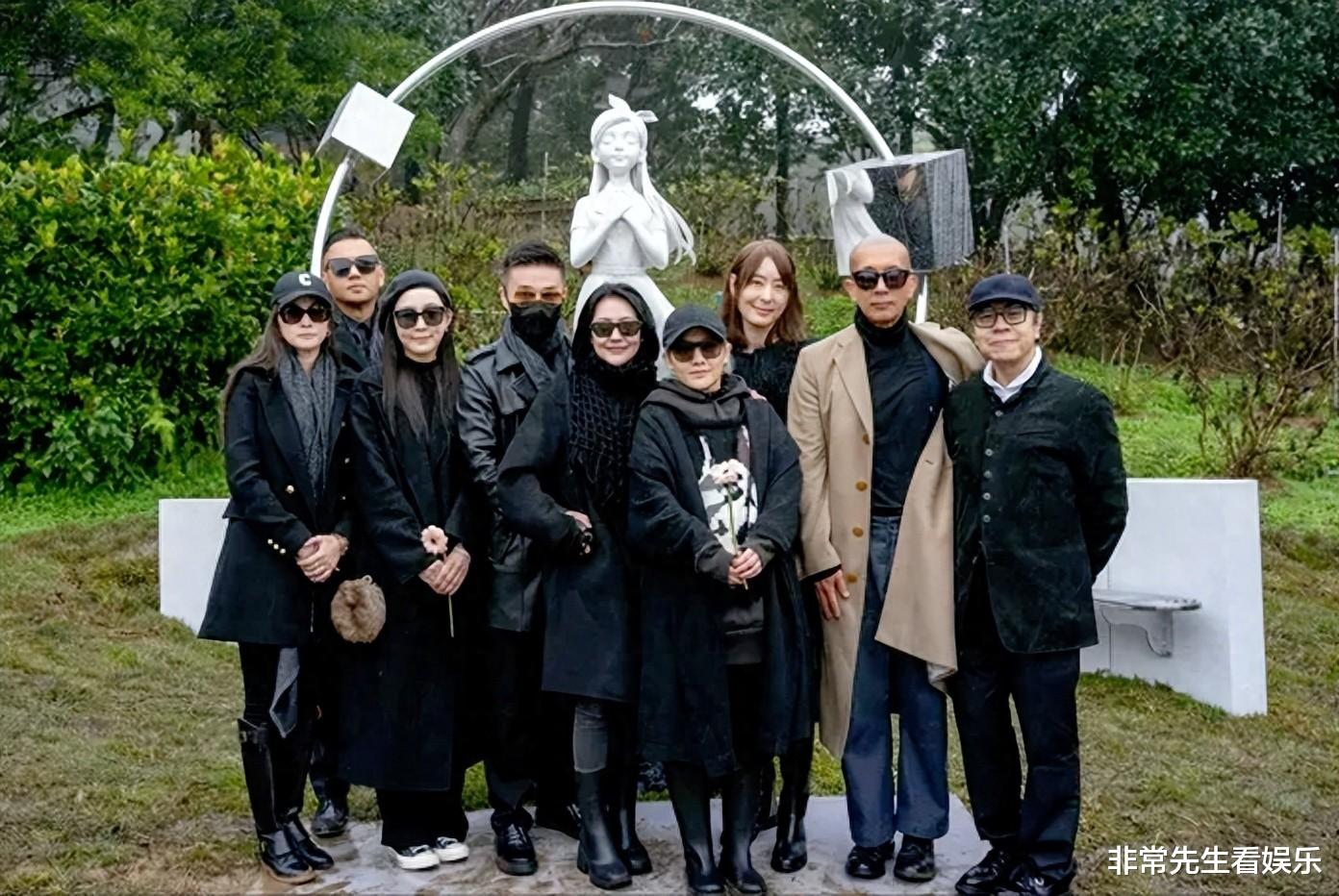 大S忌日太热闹！遗照热烈明媚，百人大合影，葛斯齐怒斥都是骗子