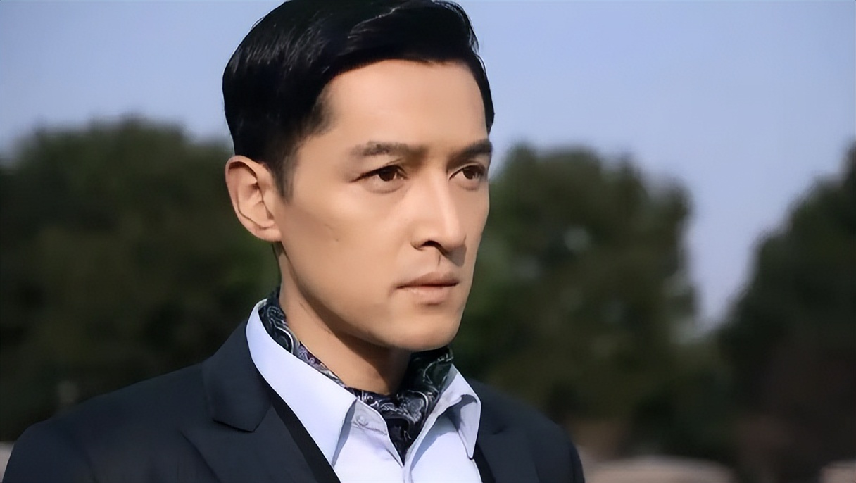 张冕车祸去世后，胡歌承诺照顾她的父母，如今20年过去他做到了吗