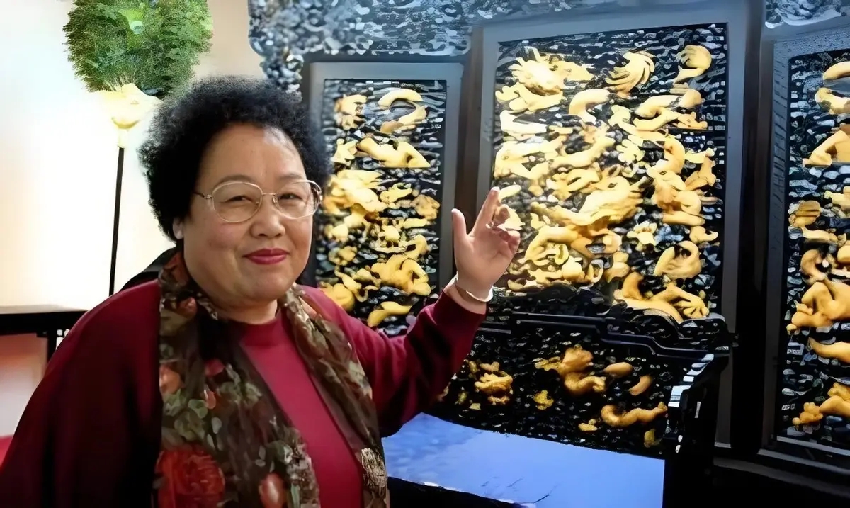 遁入空门？迟重瑞寺庙诵经，送妻后彻底皈依，百亿遗产说扔就扔
