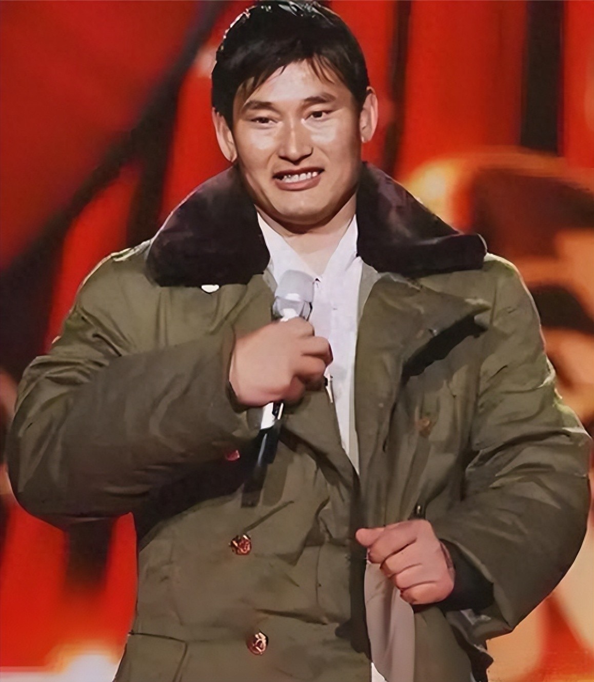 纳税破亿？跳楼身亡？出轨儿媳？“大衣哥”朱之文身上谣言太离谱