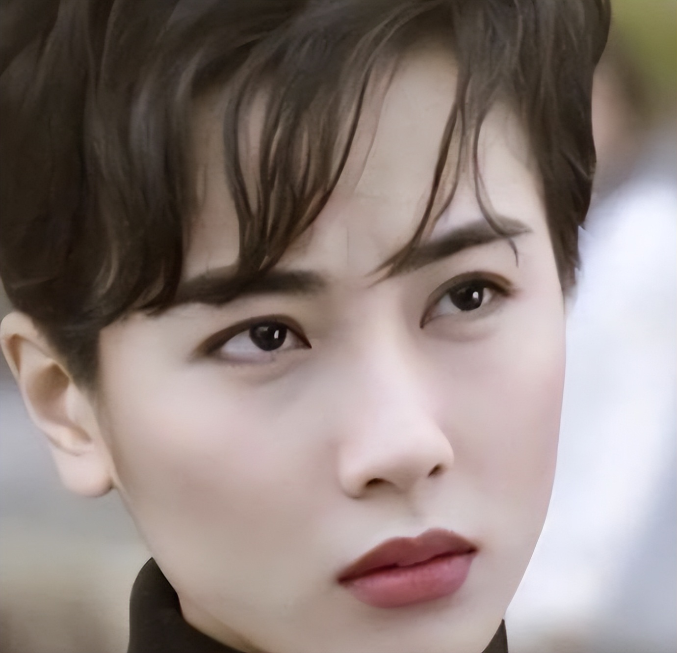 香港知名女星瘦脱相，手臂像火柴棍、脸颊凹陷，56岁仍未婚