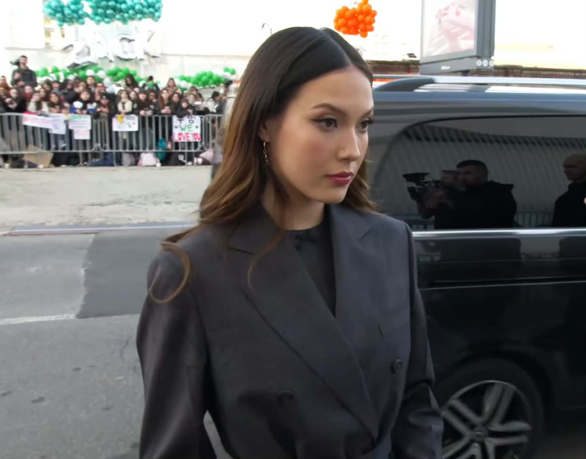 网友：谷爱凌也来 Prada 看秀了，气场十足