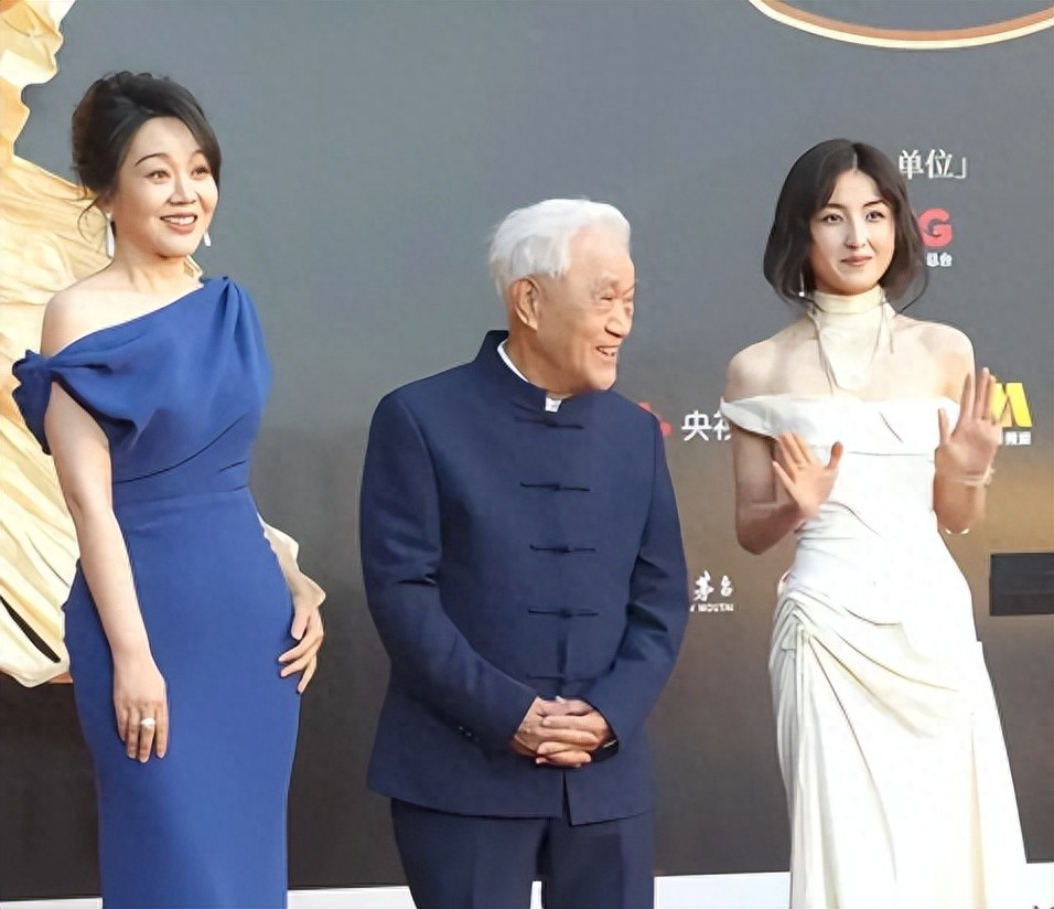 CMG电影盛典红毯明星生图！章子怡撞脸倪萍，黄晓明川字纹深刻