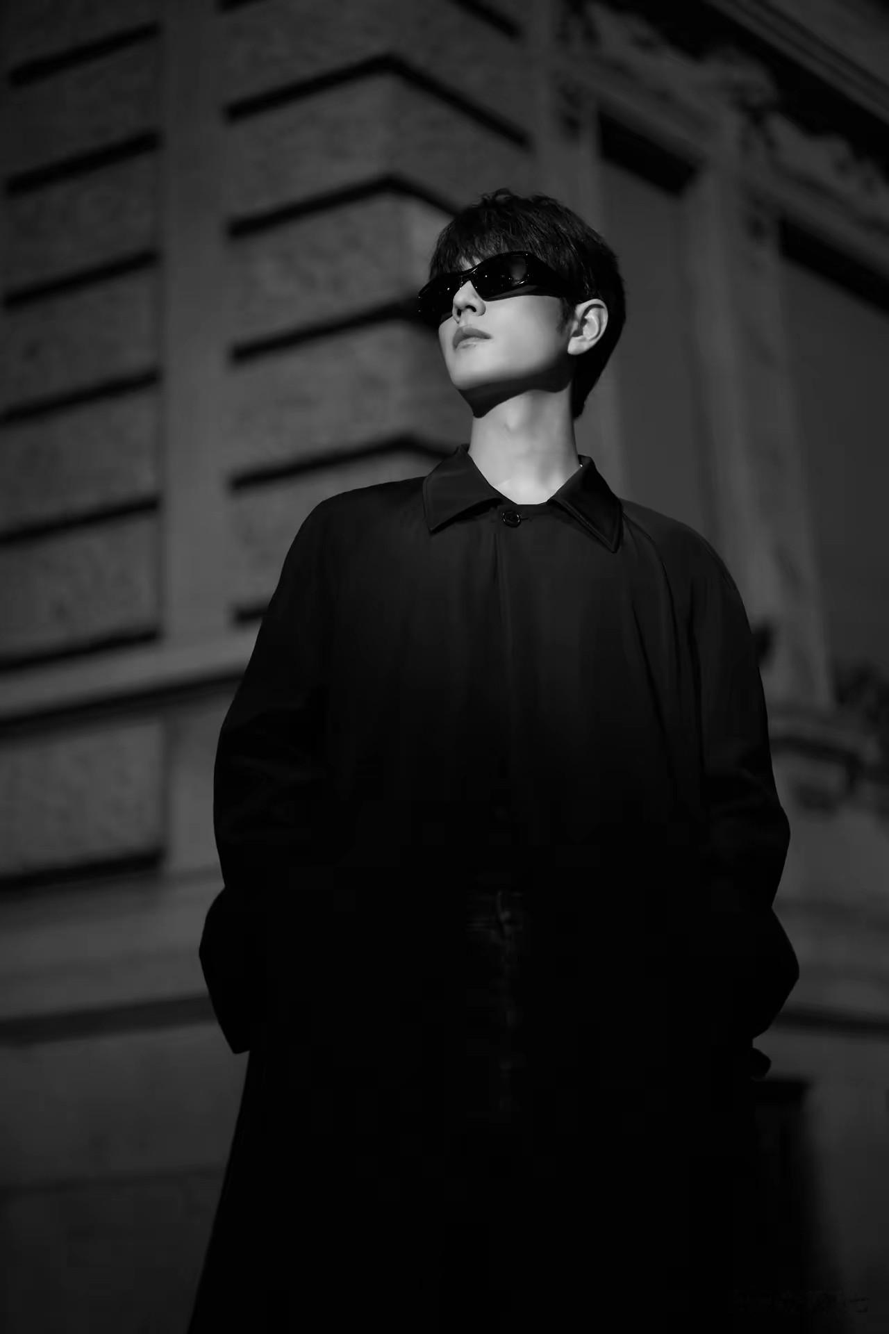 肖战每年看秀都是TODS在前，GUCCI在后，老钱内敛和张扬风的对决