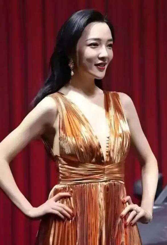 她是王励勤前任，3年2次嫁富豪，如今39岁像20岁，风韵犹存