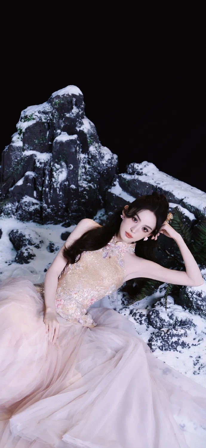 美女壁纸第4426期—古力娜扎