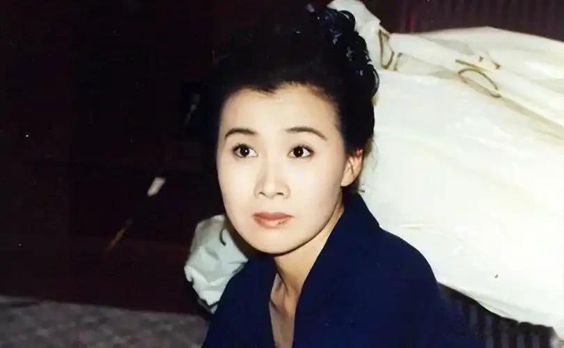 她是陈道明一生的痛，刚拿到影后就被查出癌症，去世时儿子仅2岁