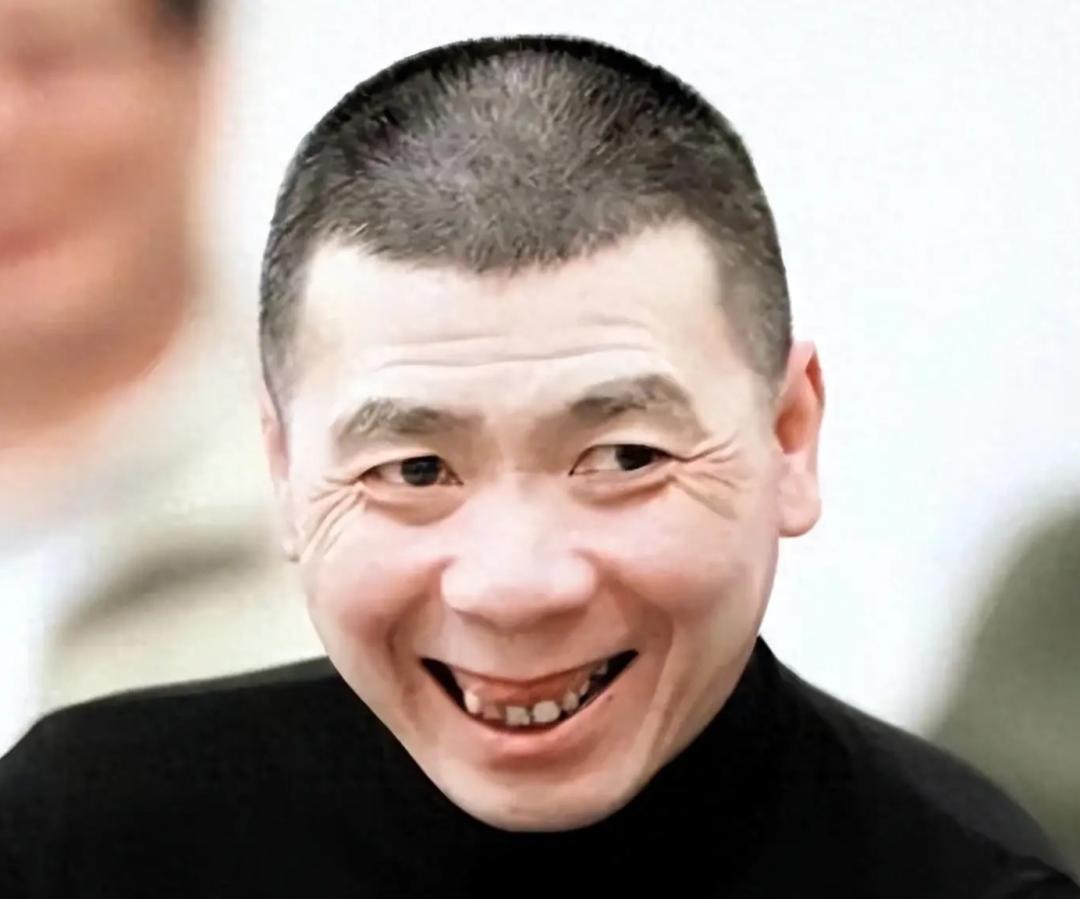 演都不演了？离婚传闻仅7月，冯小刚贴脸养女，“恶心”一幕发生