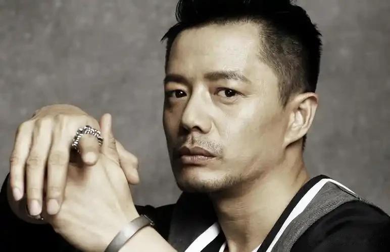 追了9年才娶到,因为妻子怕疼他做了15年的丁克,余生只想宠着她