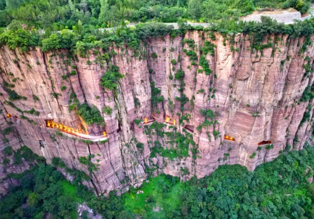 冯小宁执导《举起手来3》定档万仙山，4月正式开拍