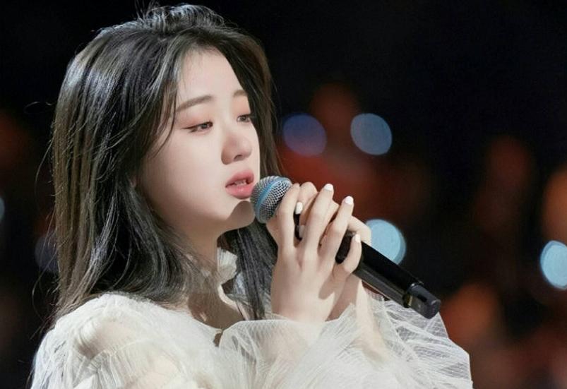 输了里子丢了面子！25岁的单依纯，终步入文章后尘，刘亦菲没说错