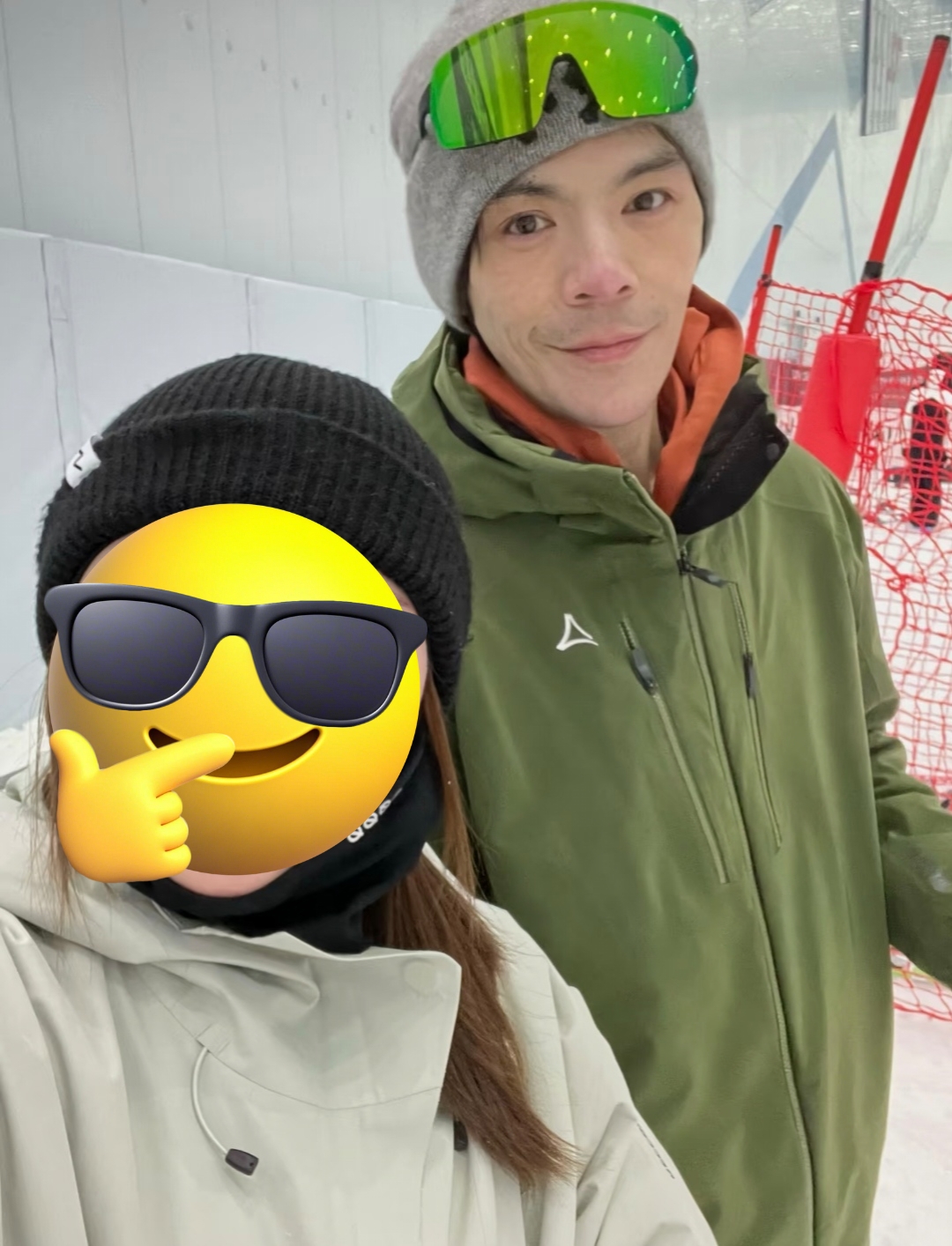 向佐一家现身深圳，郭碧婷陪儿女玩雪，后返台陪父亲住院真孝顺