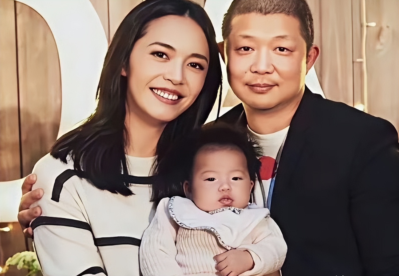 姚晨曹郁官宣离婚，原来两人早已分手多年，为孩子选择秘而不宣！