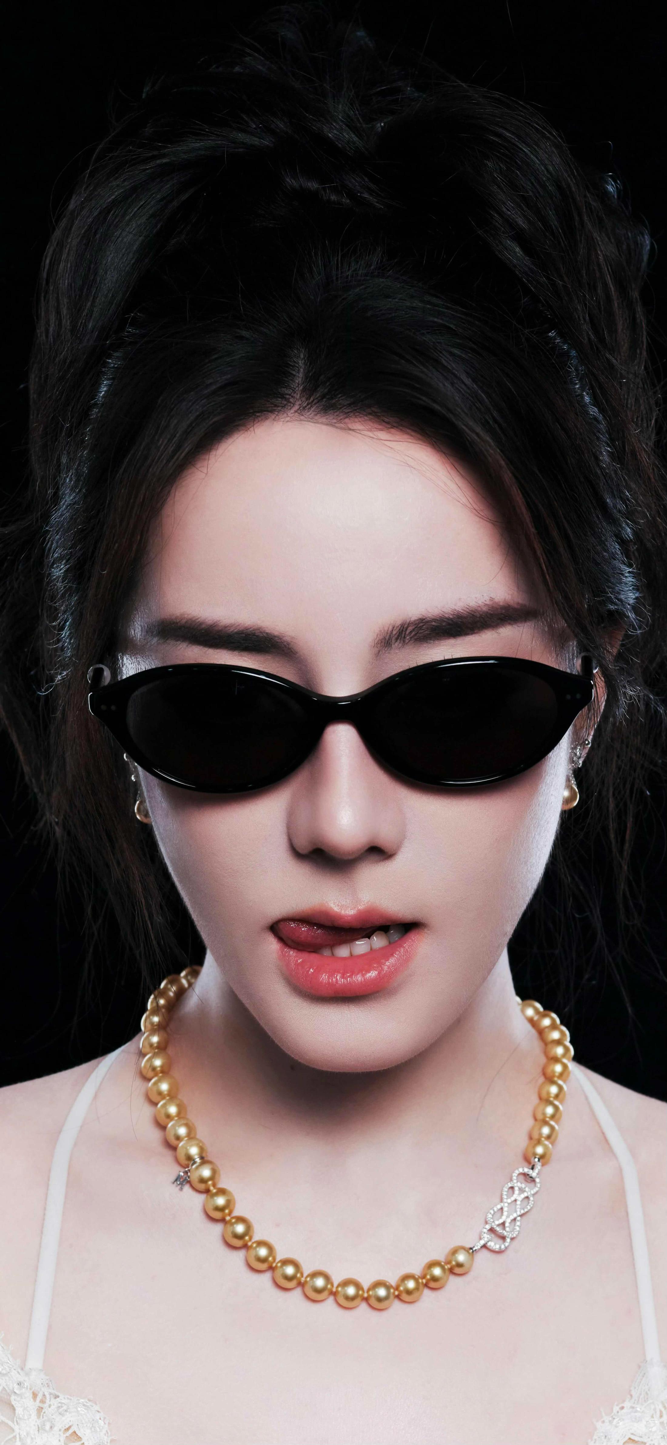 美女壁纸第5646期—迪丽热巴