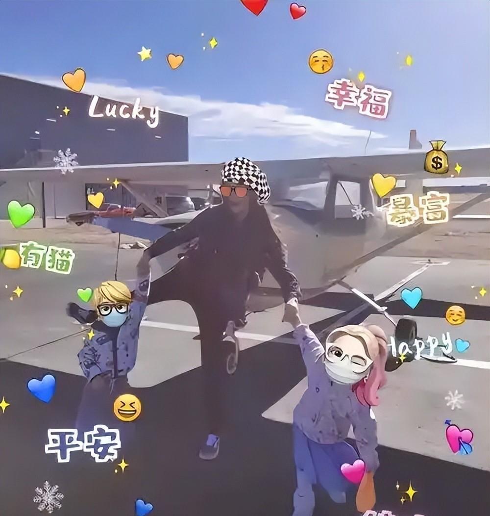 封杀五年后，34岁郑爽在美直播与粉丝重聚，面部僵硬发际线稀疏