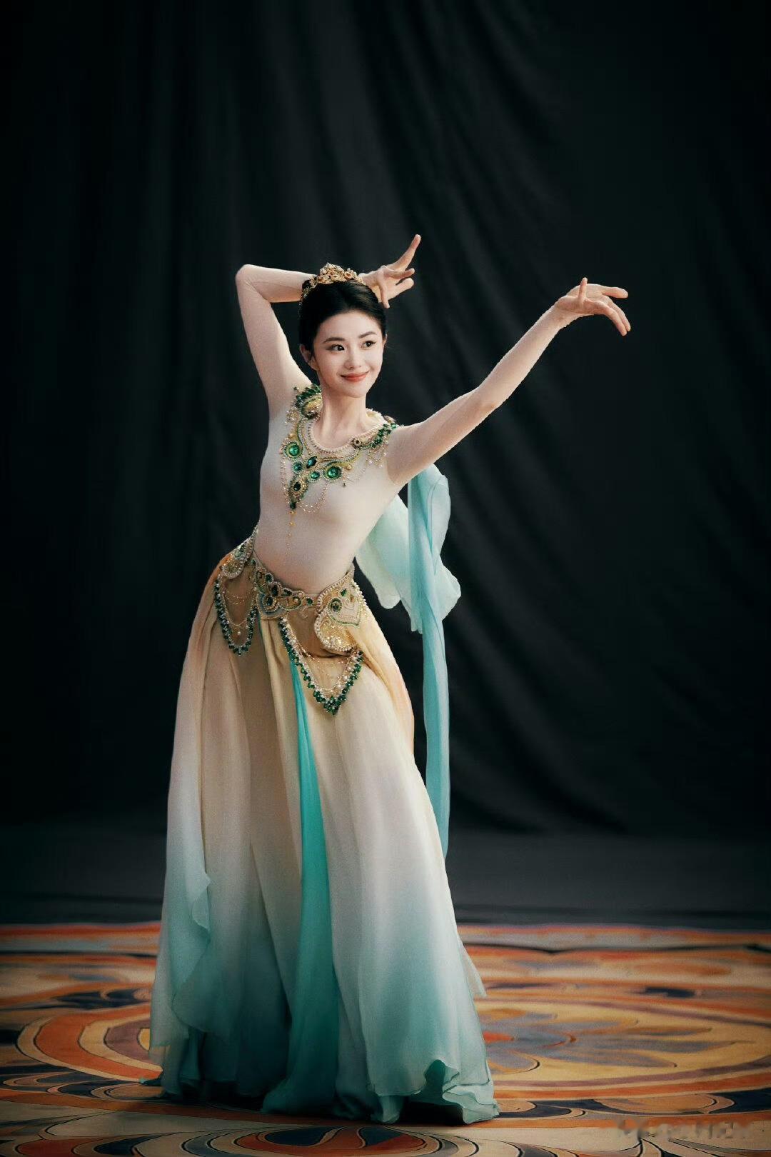 刘浩存|春晚造型,不愧是北舞严选! ???