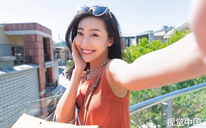 在官场上，帮忙时如何让人觉得没有薄对方面子，同时不徇私，做到滴水不漏？