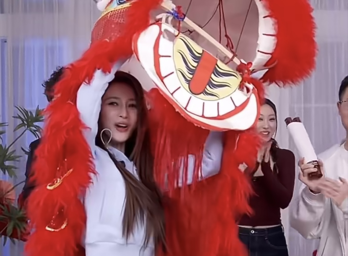 Angelababy高调复出直播,黄晓明考博失败,被前妻刺激疯了?