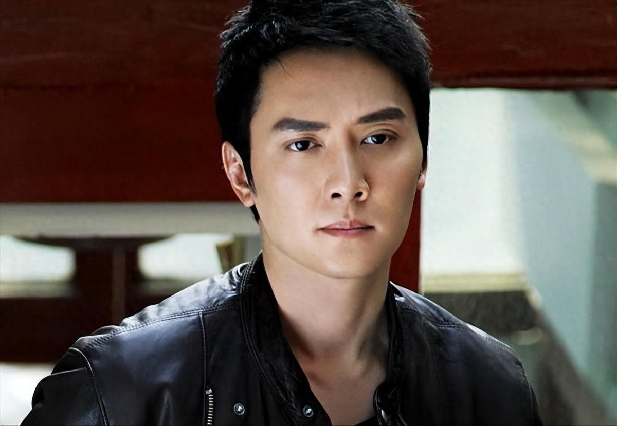 离婚5年，47岁冯绍峰高调官宣喜讯，让前妻赵丽颖和内娱刮目相看