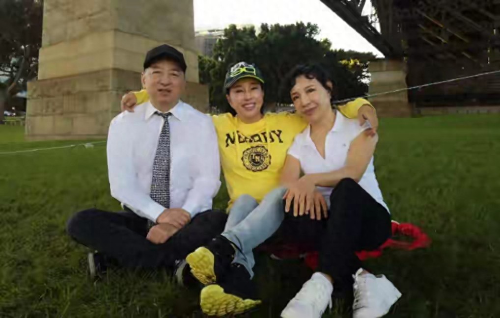 刘晓红回应3大争议，没给姐姐刘晓庆留脸面，原来我们都被骗了？