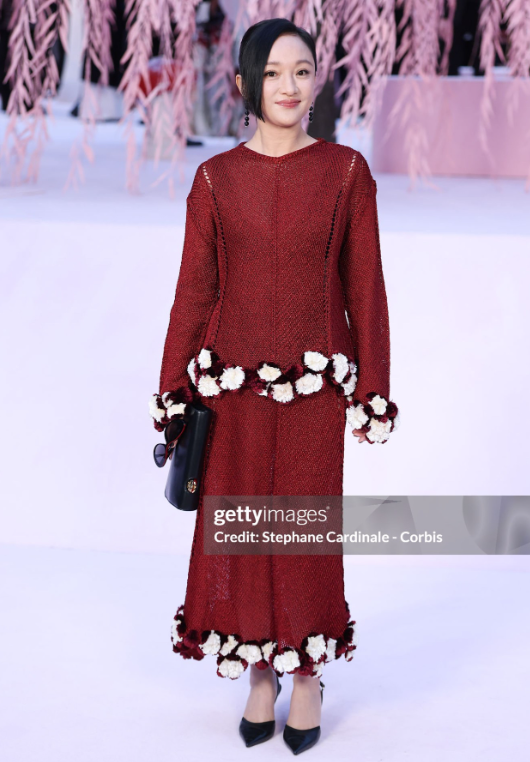 巴黎这一夜，蔡依林逆生长美绝了，周也扛住镜头，却被周迅惊艳！