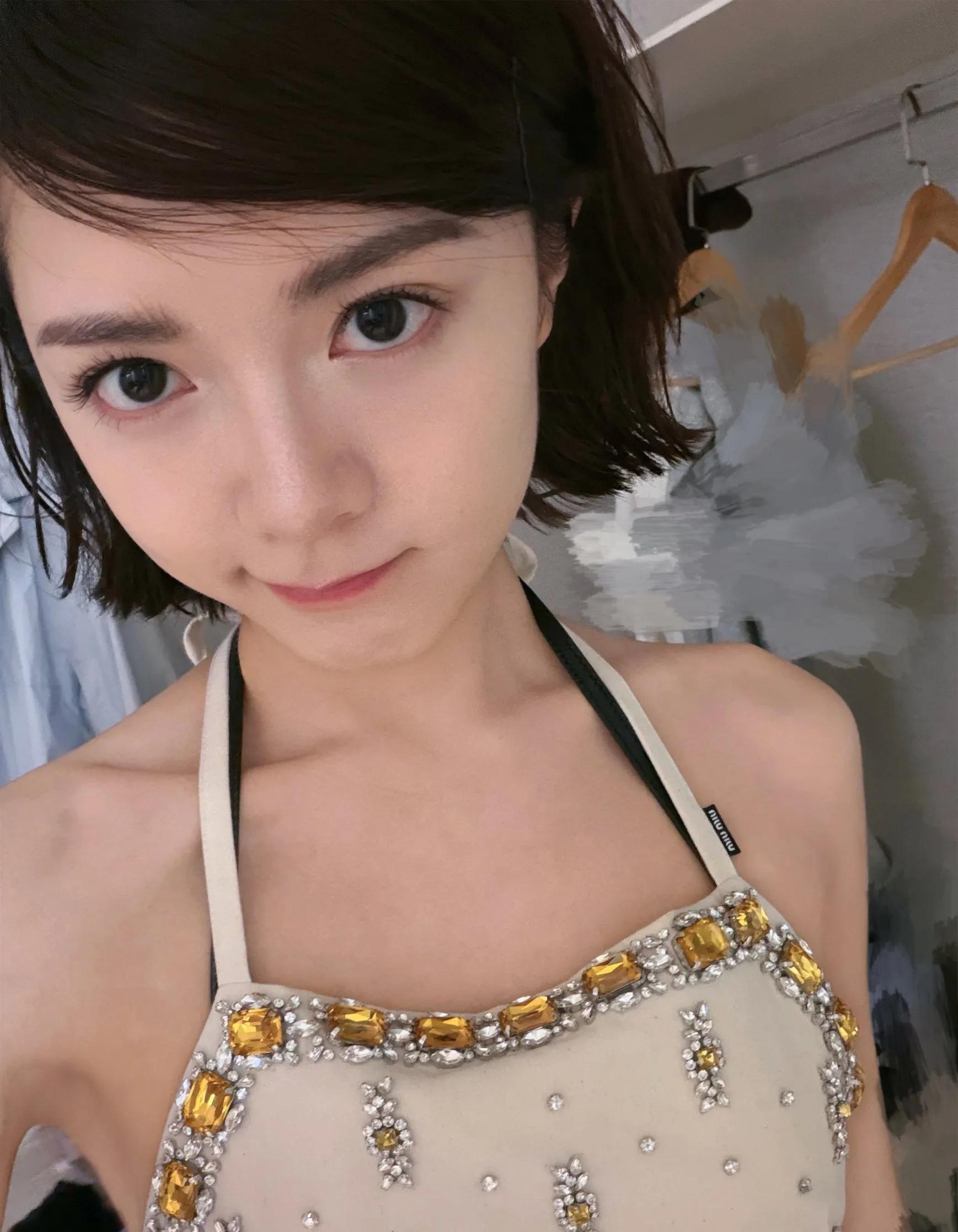 赵今麦V中文版二月刊封面，写真美图