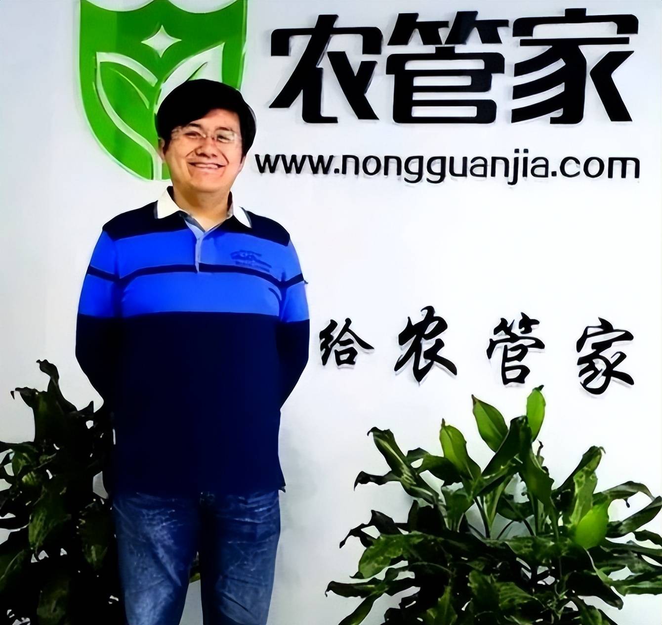 8岁被全国看光屁股,如今定居北京娶学霸为妻,已是高管身价过亿