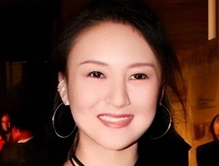 演员饶芯语：结婚13年，如今丈夫王奎荣80岁了，她的婚姻幸福吗？