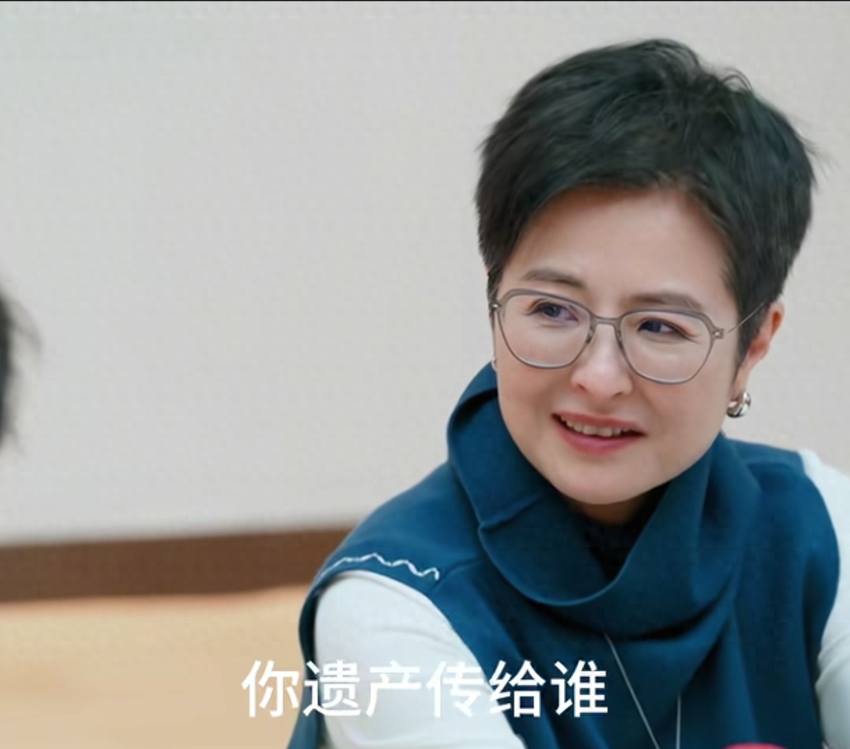 49岁李维嘉被问遗产归谁，沉默苦笑：爱给谁给谁，藏满未婚心酸