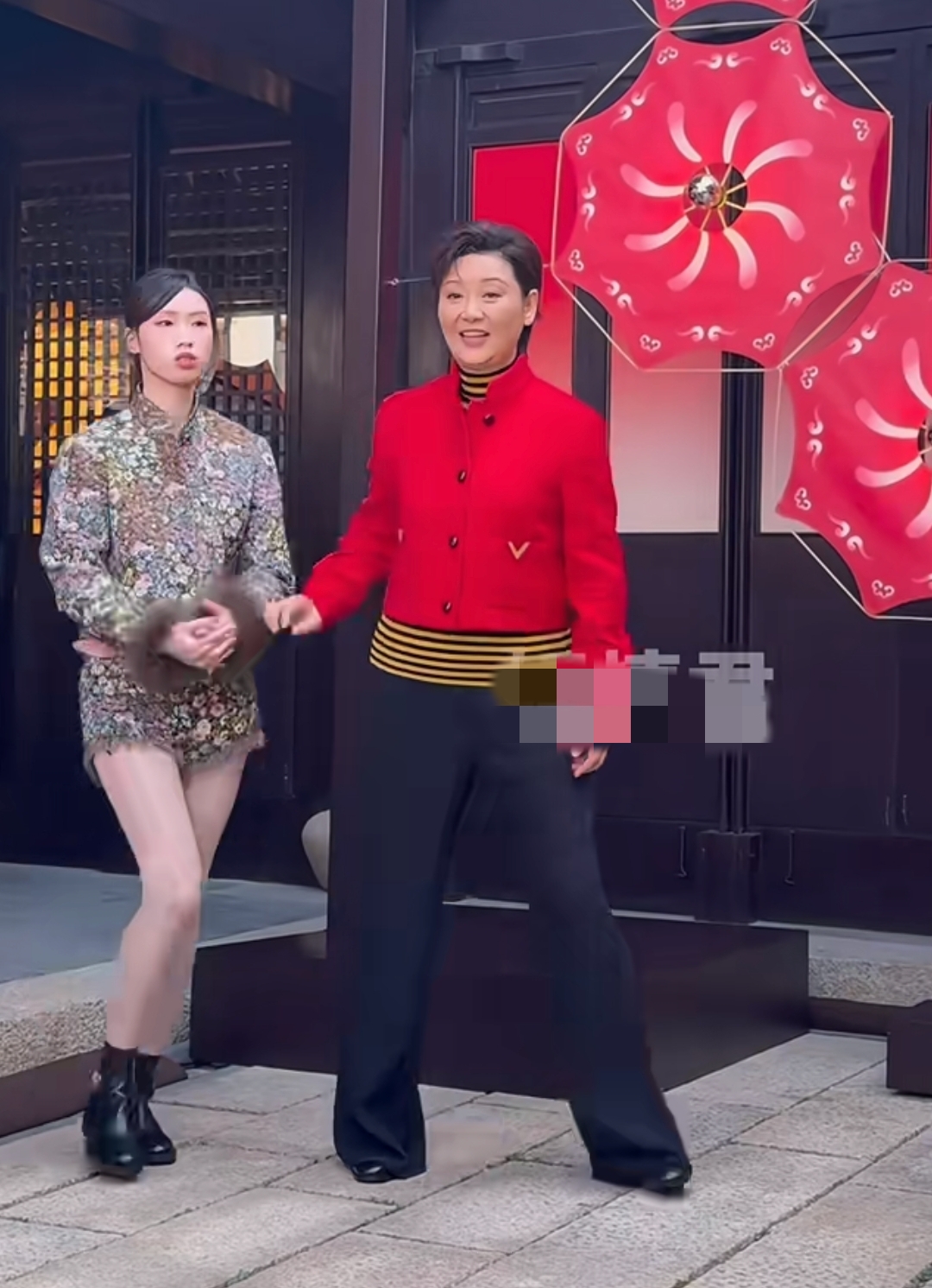 上海活动太真实！孙俪满脸褶，宋祖儿瘦成皮包骨，徐朵三角裤抢镜