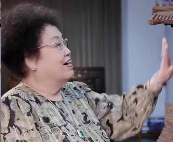 遁入空门？迟重瑞寺庙诵经，送妻后被曝皈依，百亿遗产说扔就扔