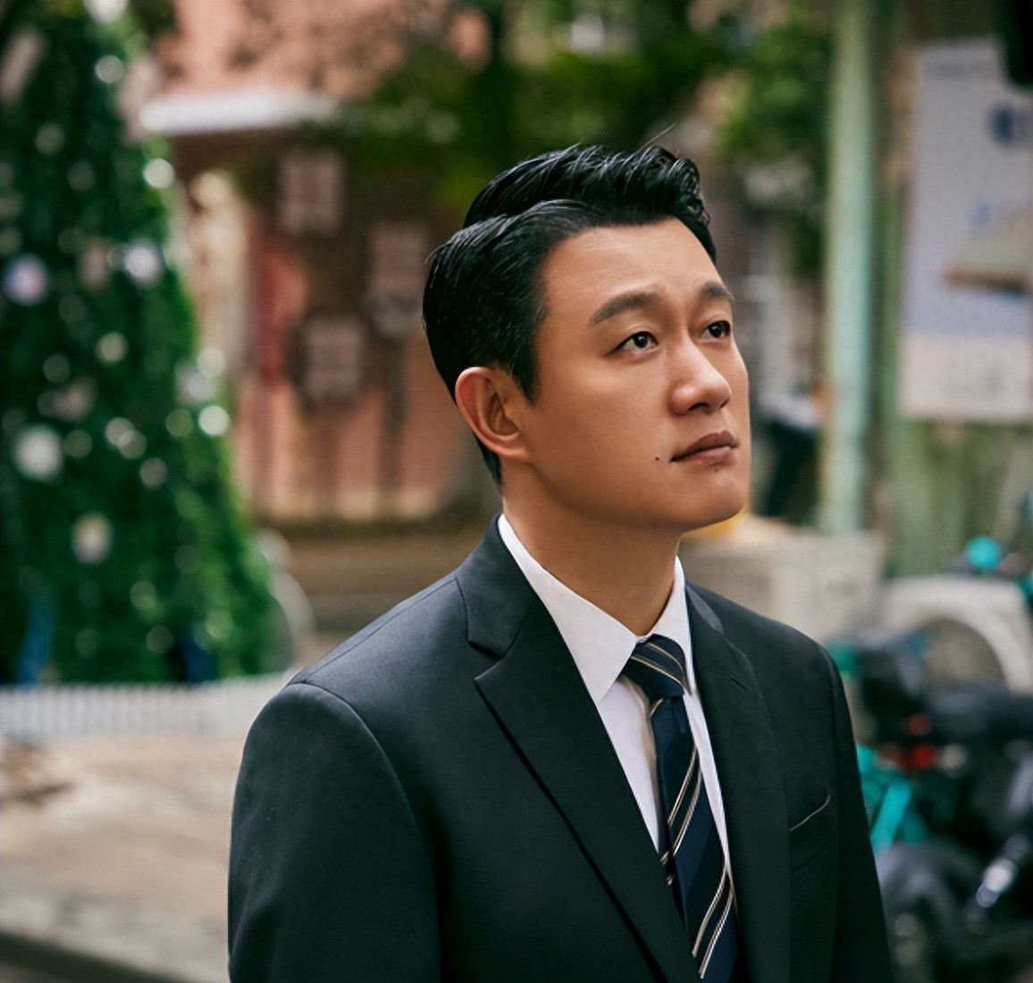 姚晨没想到,离春节不到4天,前夫凌潇肃靠着佟大为,再次翻红