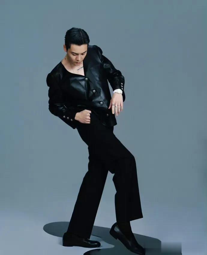 微博之夜出图：辛芷蕾高定加持卢昱晓神女造型，看得出大家都很卷