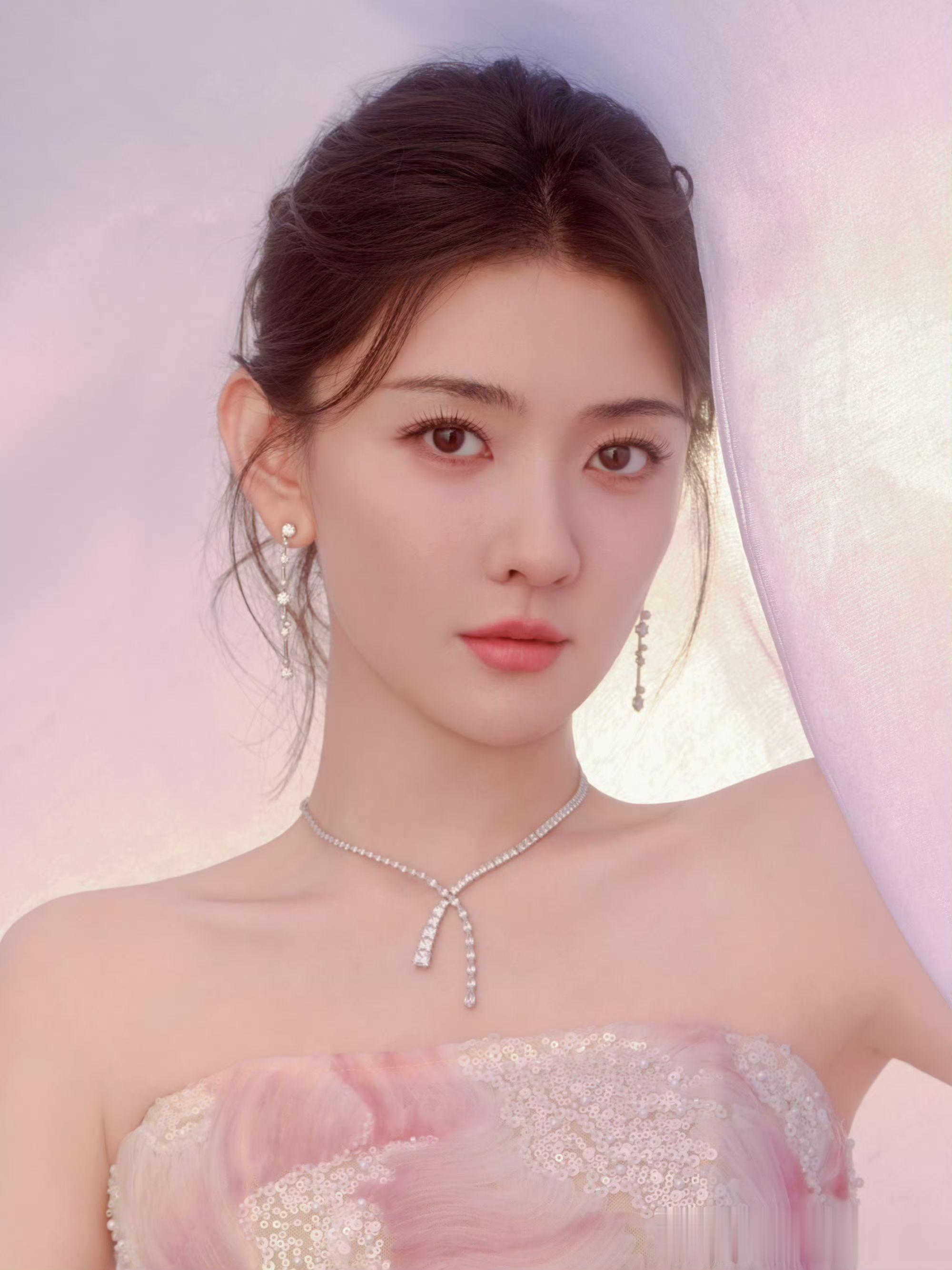 女星梁洁时尚魅力造型，小姐姐越来越有气质了！