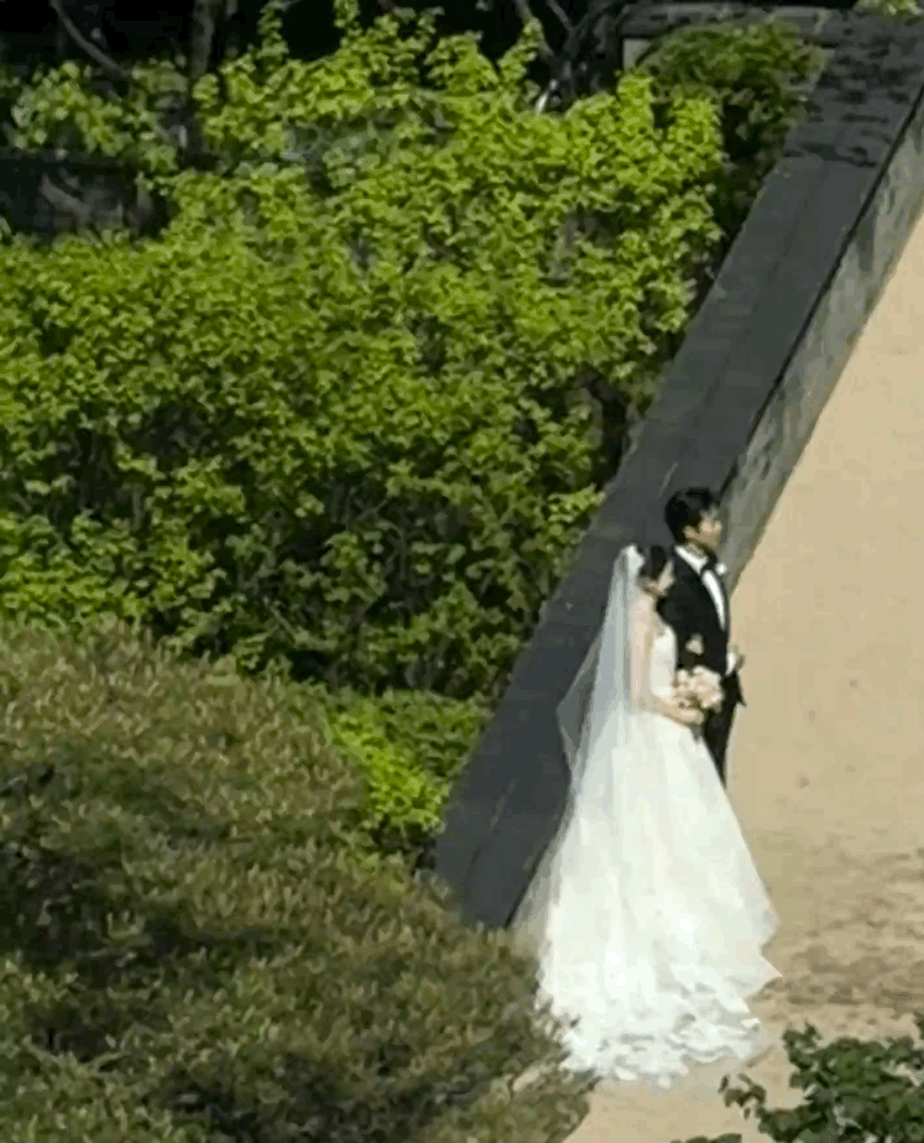 玉泽演婚礼现场图曝光,他看妻子眼神拉丝,宾客不多,只摆了几桌