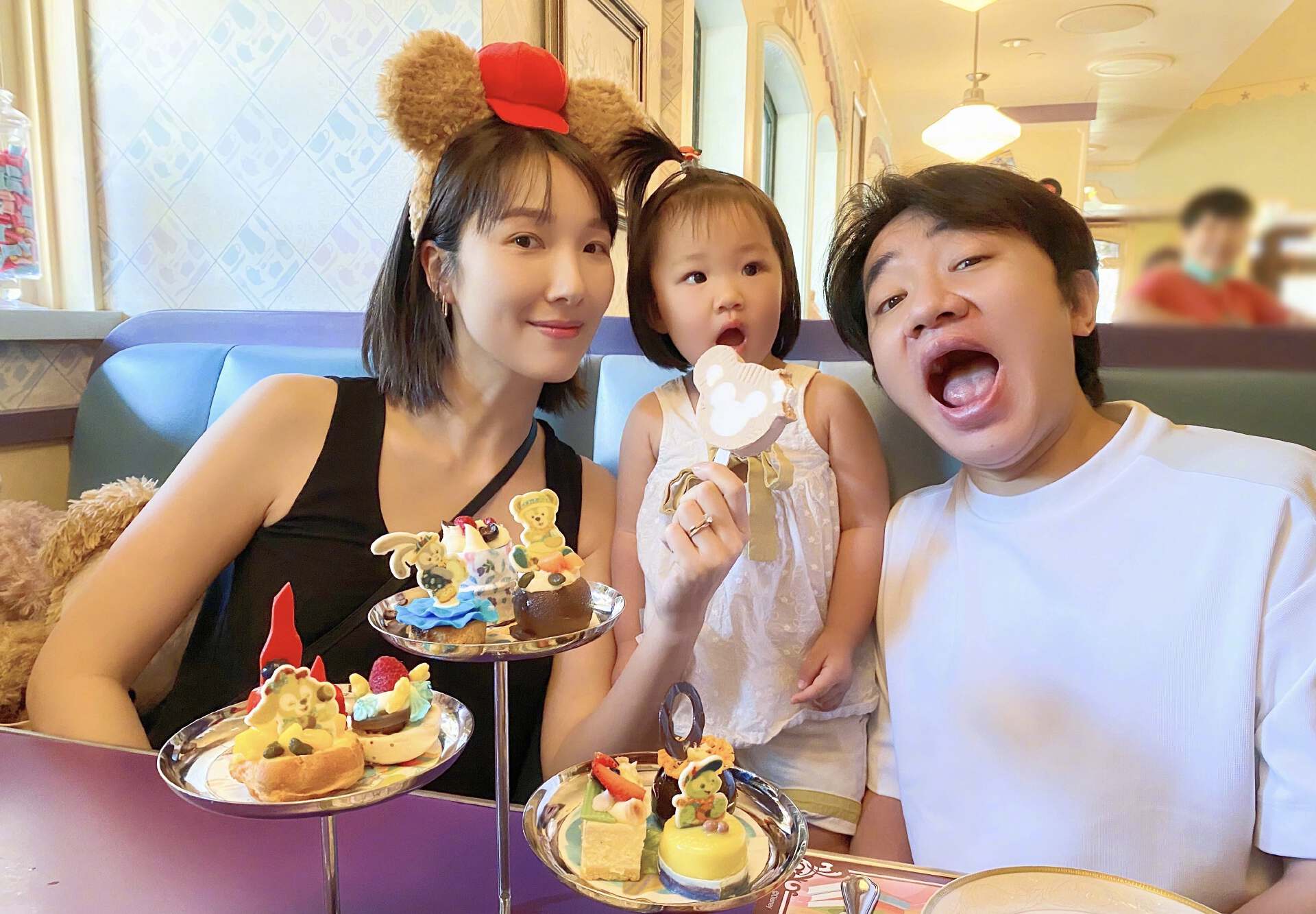 王祖蓝举家搬离上海，重回香港生活，当老板签约超百位艺人