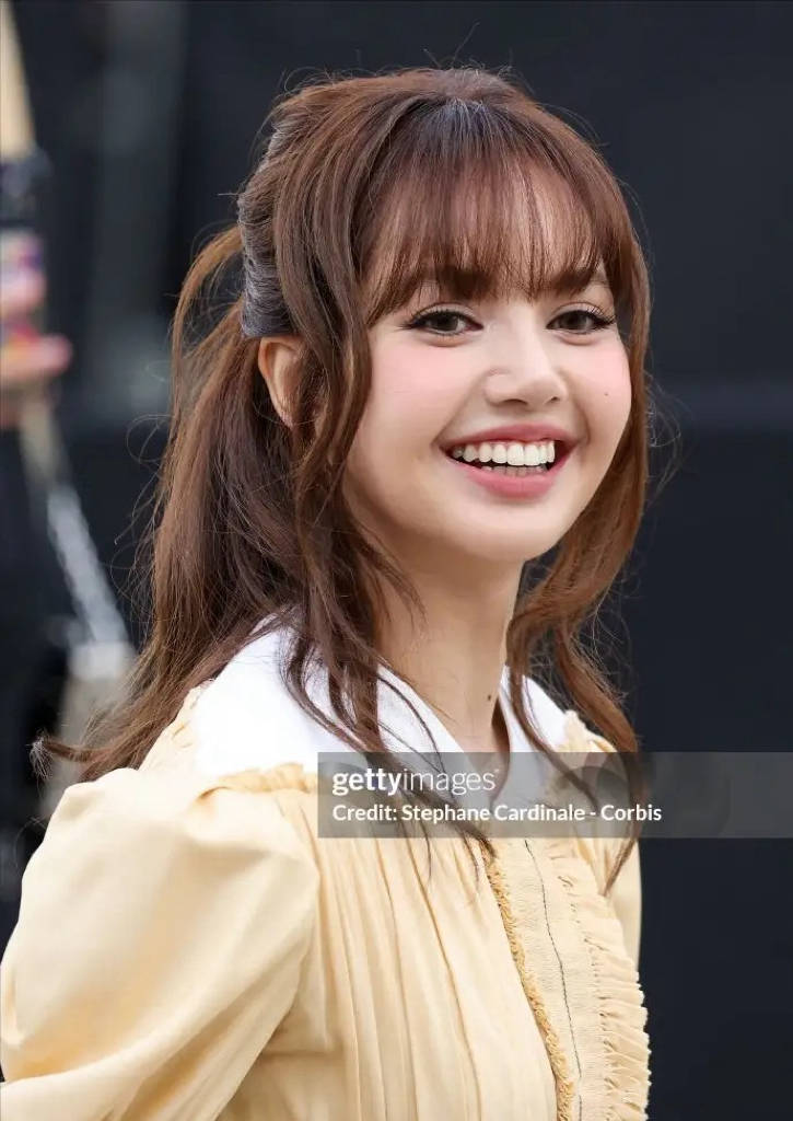 巴黎这一夜,李龙馥像贵族王子、刘亦菲穿土衣服、周冬雨像个男人