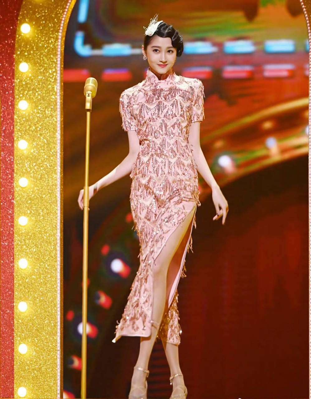 关晓彤穿旗袍美到骨子里！