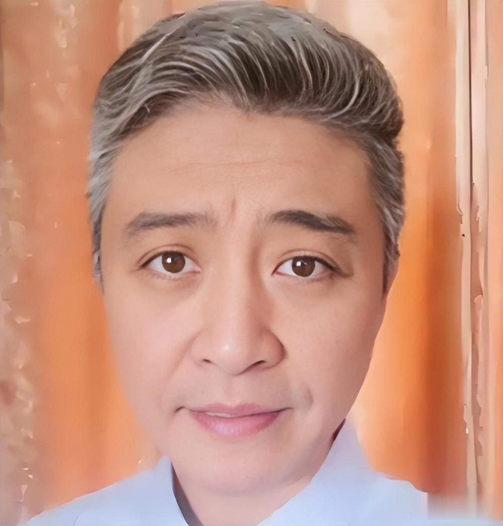 成于嘴、败于嘴，50岁就满头白发的周炜，如今的下场不值得同情