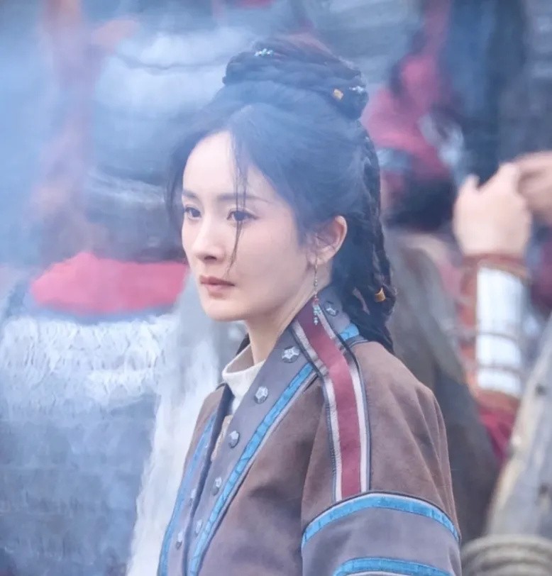 杨幂一脸疲惫还演少女？85花状态都堪忧，还是倪妮更清醒！