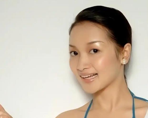 演员饶芯语：结婚13年，如今丈夫王奎荣80岁了，她的婚姻幸福吗？