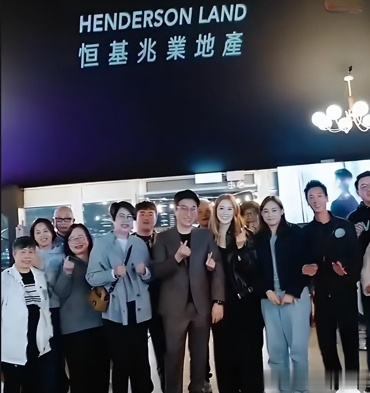 徐子淇闪现恒基地产50嘉年华C位,千亿豪门老板娘宝座,轻松拿捏