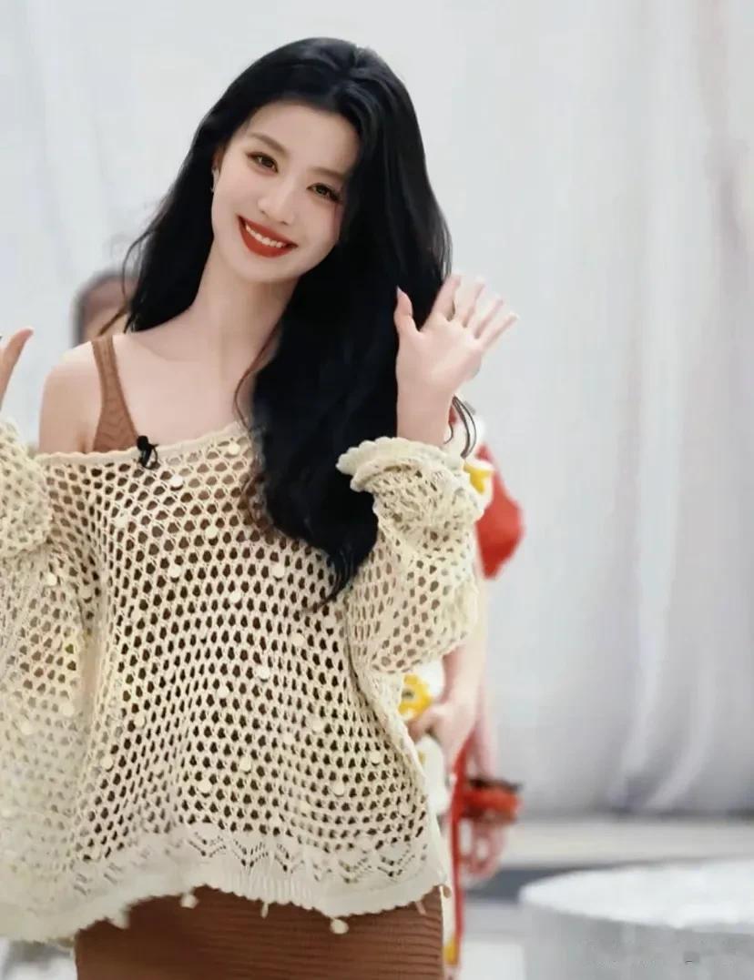 王楚然展现清冷仙气！玉骨清姿遗世独立，静态动态都能经受考验