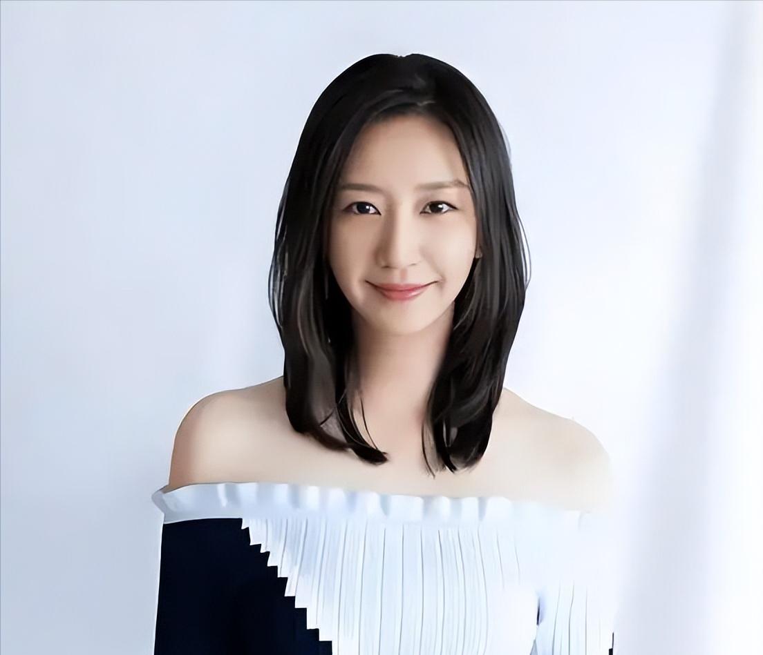 唐一菲近况曝光！嫁给凌潇肃饱受非议，如今儿女双全被宠成公主