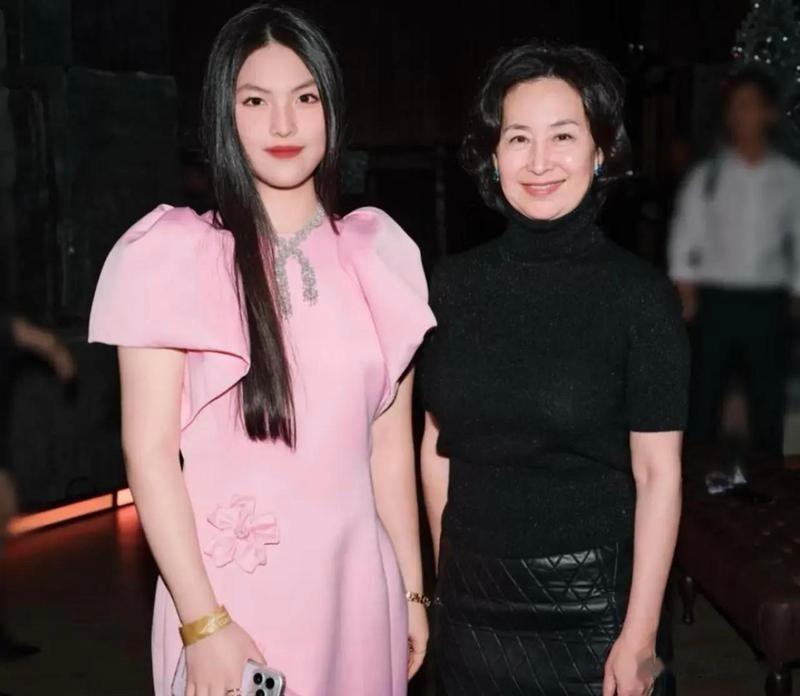 王诗龄终究为父母失败的婚姻买了单,明明16岁却比母亲还成熟