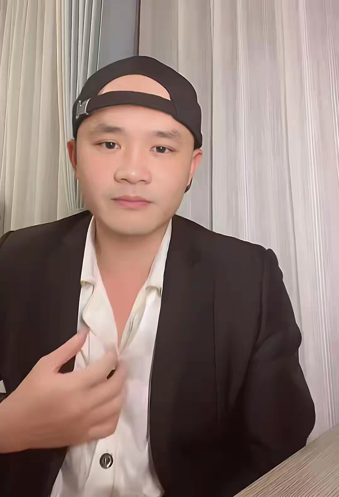 曾与大38岁刘晓庆同居6年,如今38岁穷到交不起租,相亲遭拒崩溃