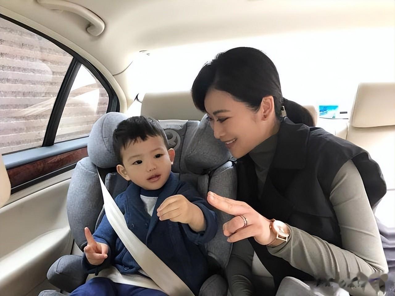 上海知名女星，演《老娘舅》出名，47岁貌美如花，老公身份太强大