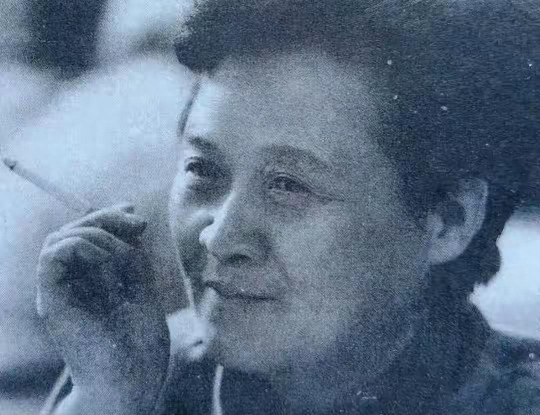 谌容去世才两年,再看嫁给英达28年的梁欢,还真应了冯小刚那句话