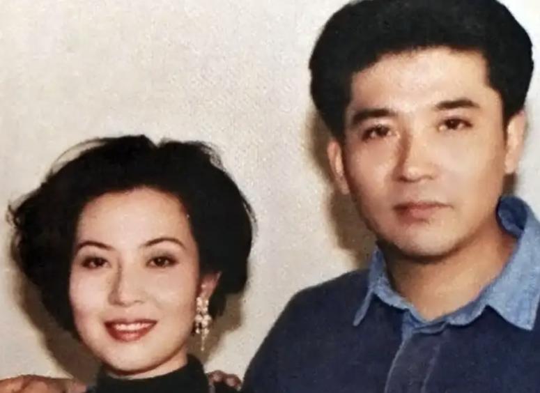 他因长得太帅,被张艺谋拒绝,结婚40年无绯闻,如今70岁无儿无女