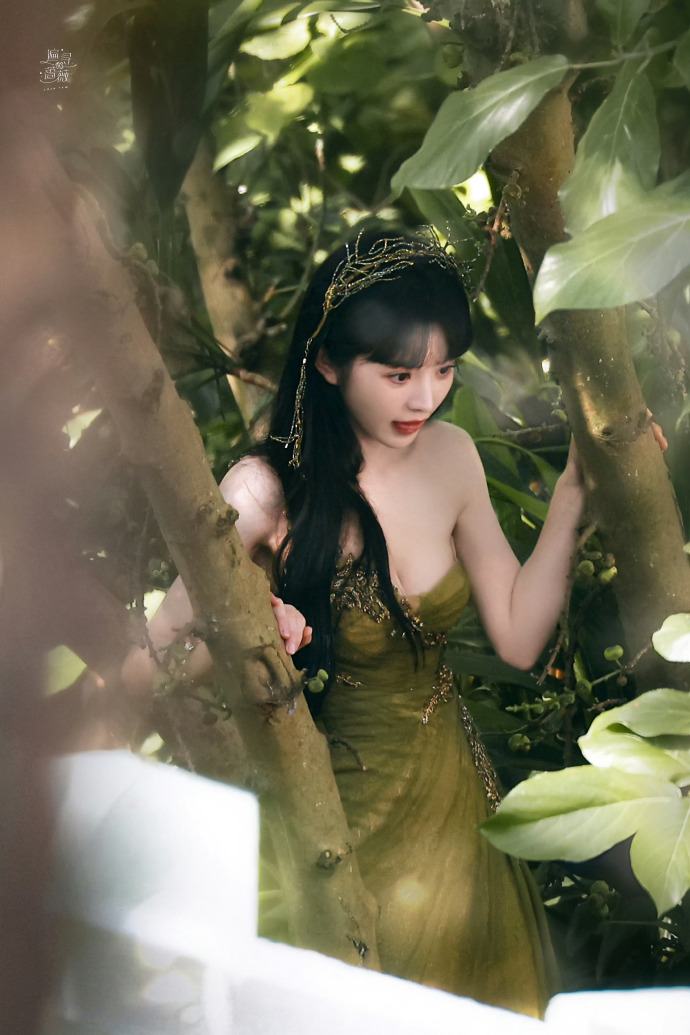 田曦薇的五官精致，大眼圆圆漂亮疯了，张力值直接拉满！ ???